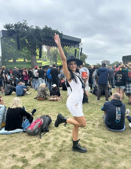 black hair milf onlyfans erotic image