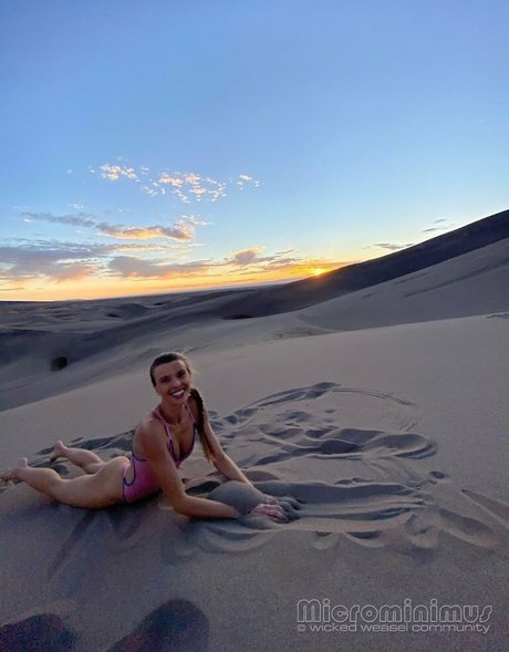 Love Moxxi naked pornstar images