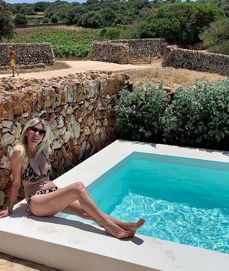 Lisa Faulkner star exclusive pictures