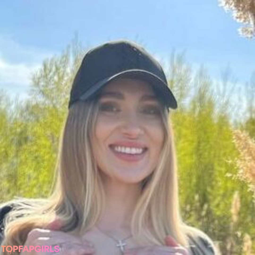 Tanya Li erotic pornstar photo