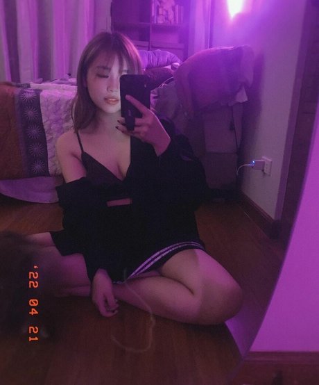 brunette petite onlyfans erotic photo