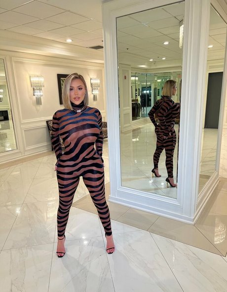 Halle Payne hot star photo