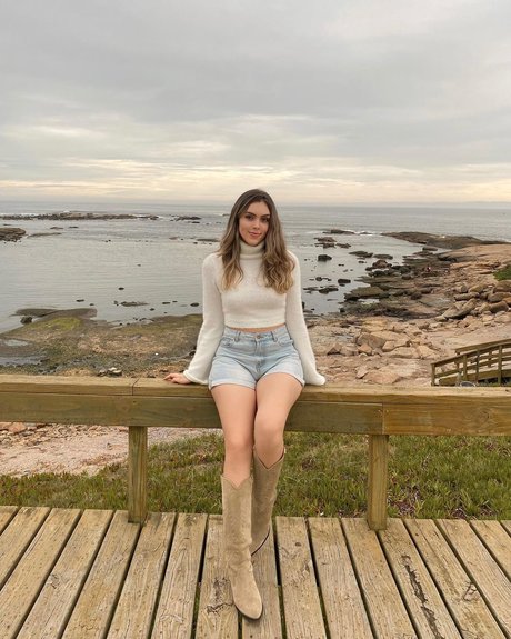 Olivia Herdt sexy star photos