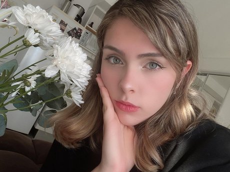 Olivia Herdt xxx actress photos