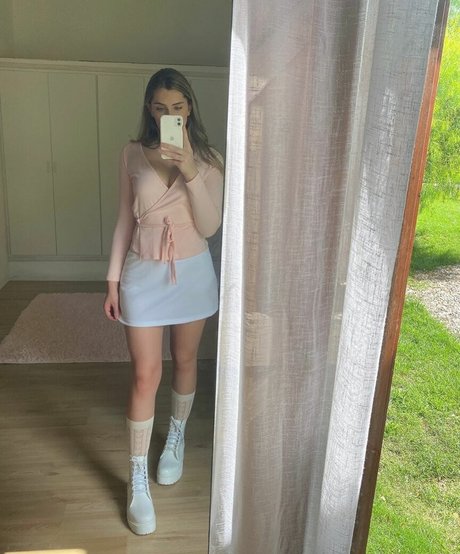 Olivia Herdt nudes model pic