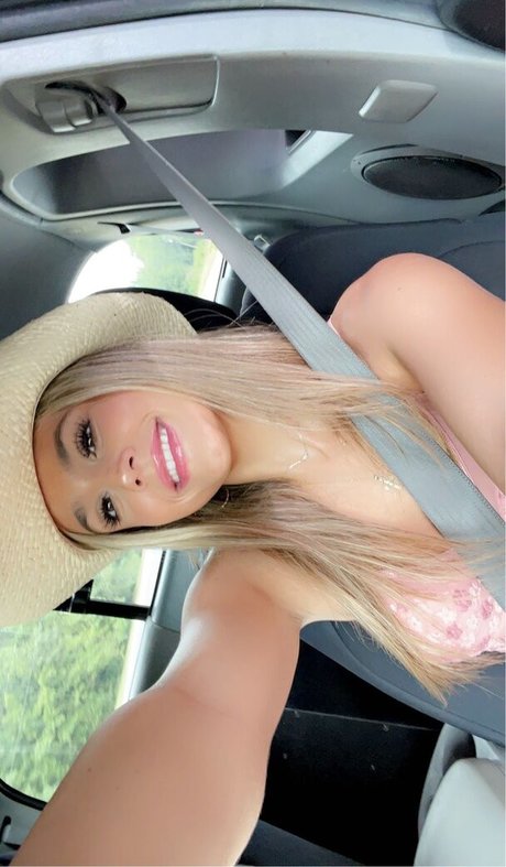 IsaMeccia star gallery