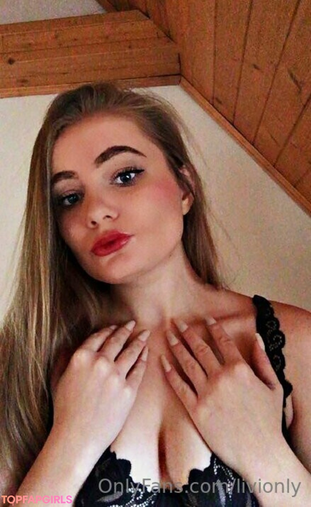 livionly star nude picture
