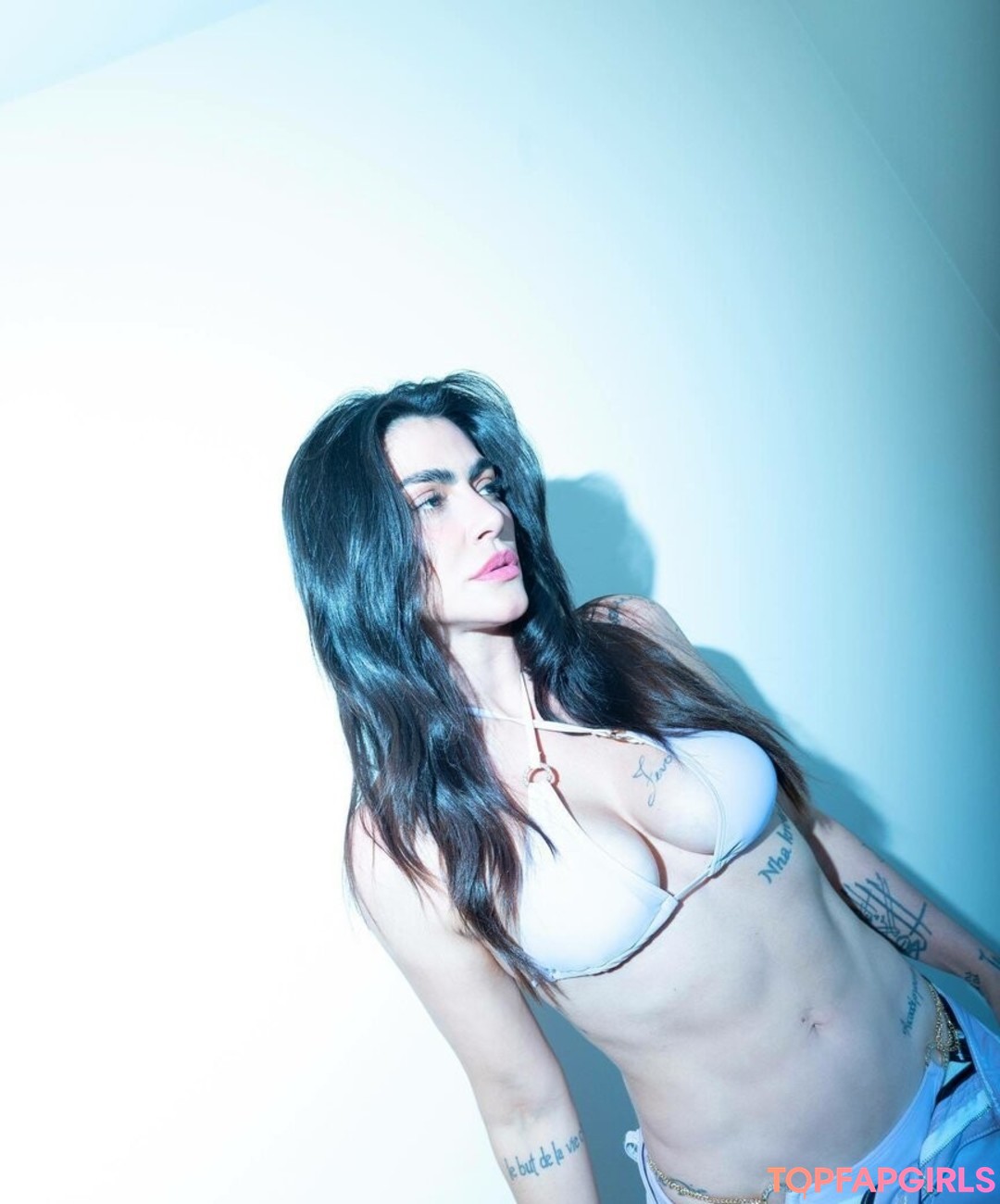Cleo Pires star art archive