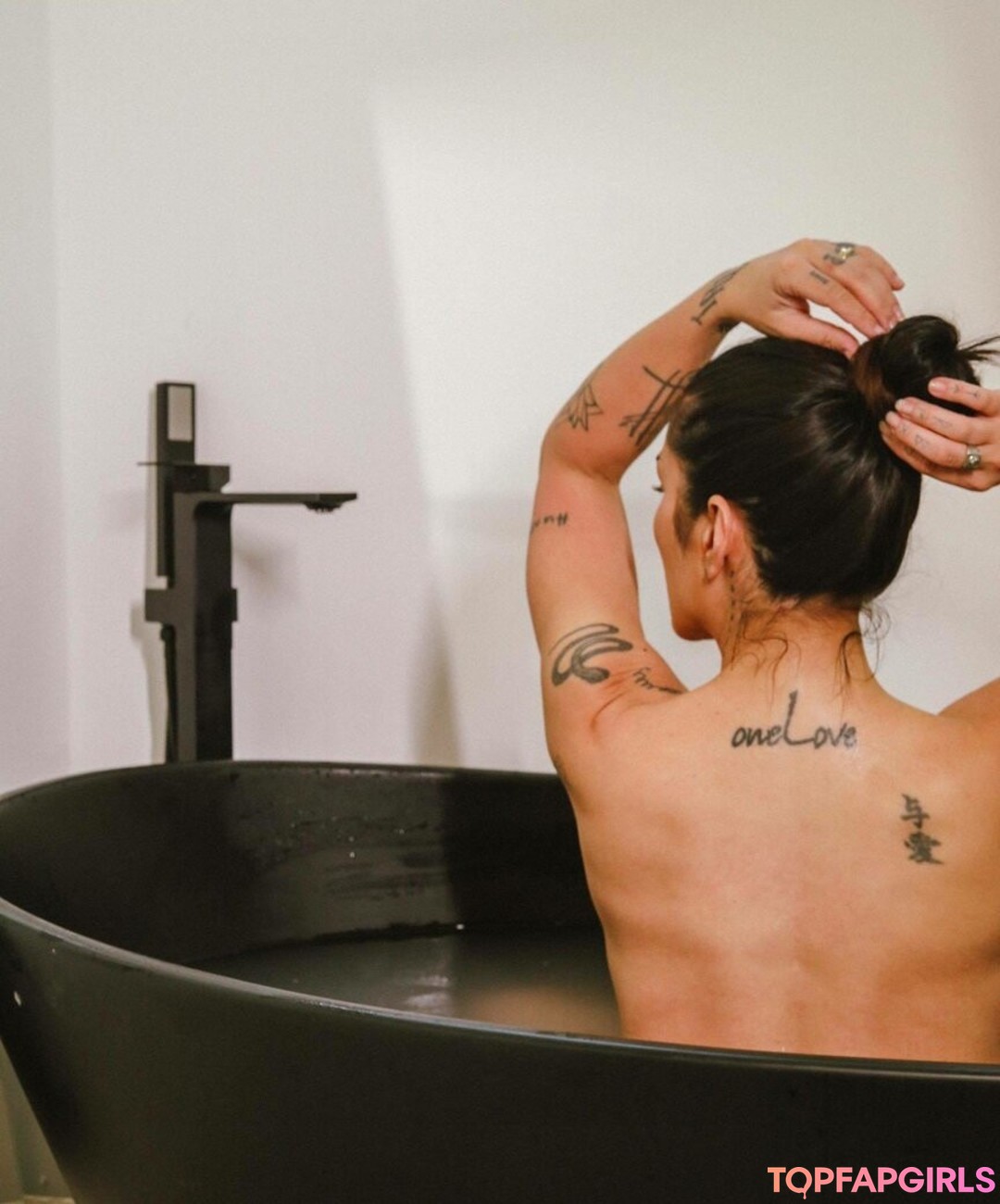 Cleo Pires adult star pic