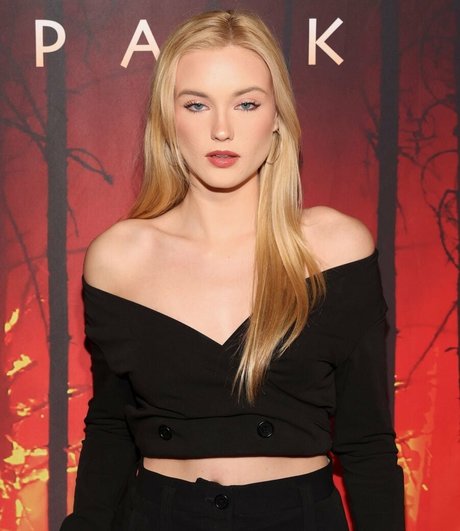 Chloe Rose Robertson nice pornstar gallery