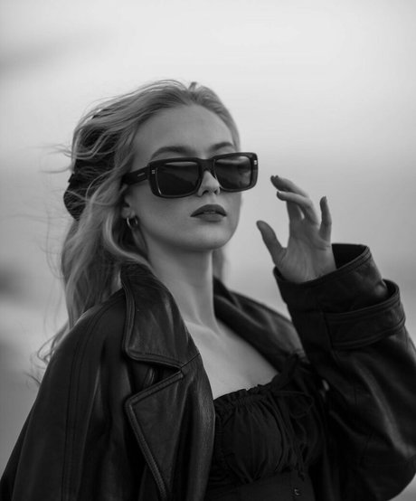 Chloe Rose Robertson star naked pic