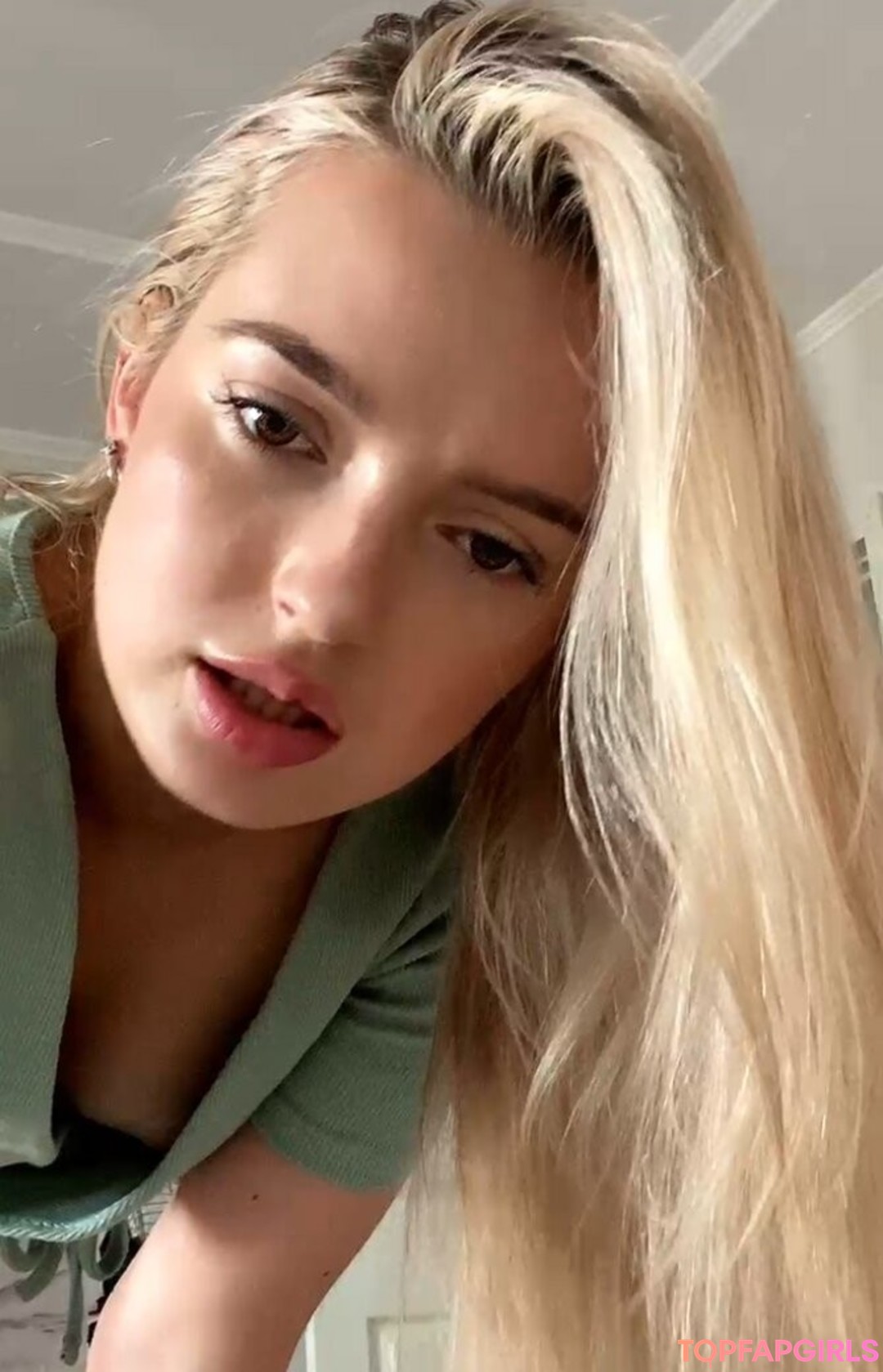 Aleksandra high quality model pic