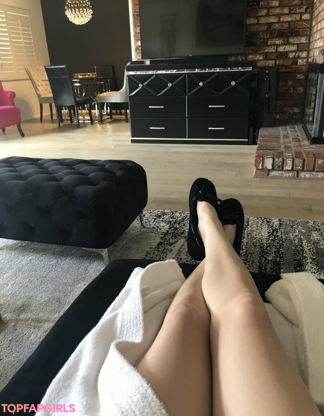 dripping pussy onlyfans erotic image