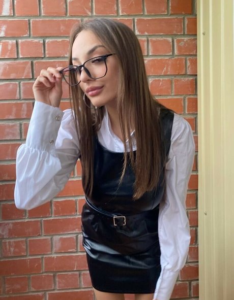 Natusssik21 pornographic model image