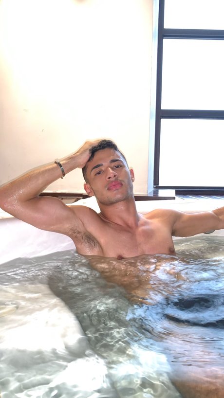 Vit o 18 model sex photos