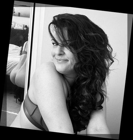 Ellie west erotic model picture