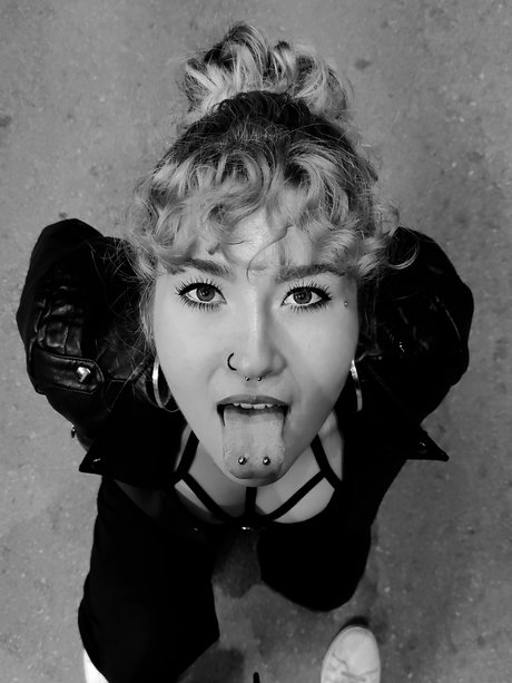 Victory sex model img