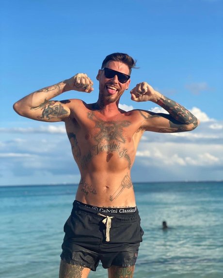 Pinche Chris pornographic model photos