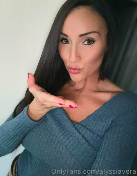 alyssia vera hd actress img