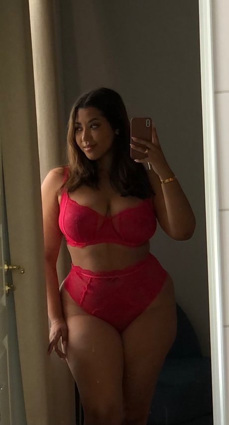 Caravega model sexy pic