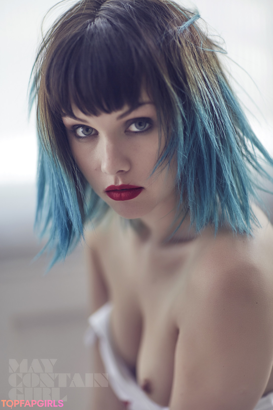 M frontmag naked star pic