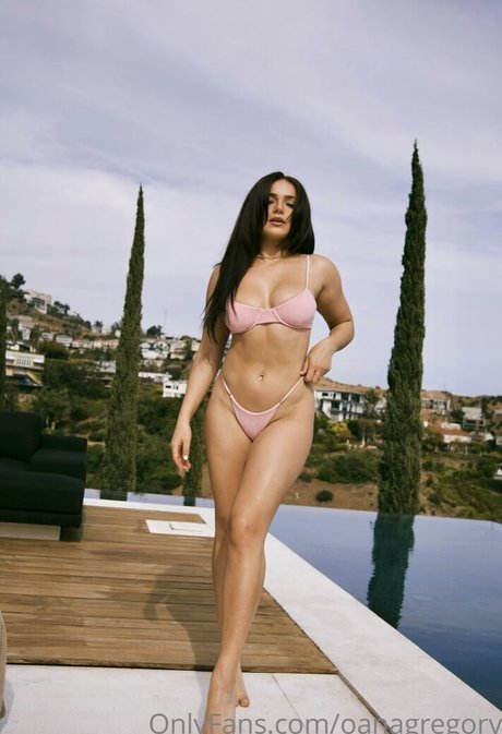 Oana Gregory model xxx pic