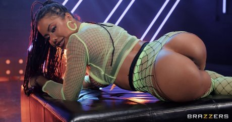 Kira Noir pornstar sexy galleries