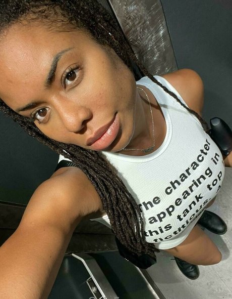 Kira Noir pornstar nude img