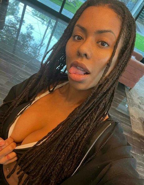 Kira Noir model xxx photos