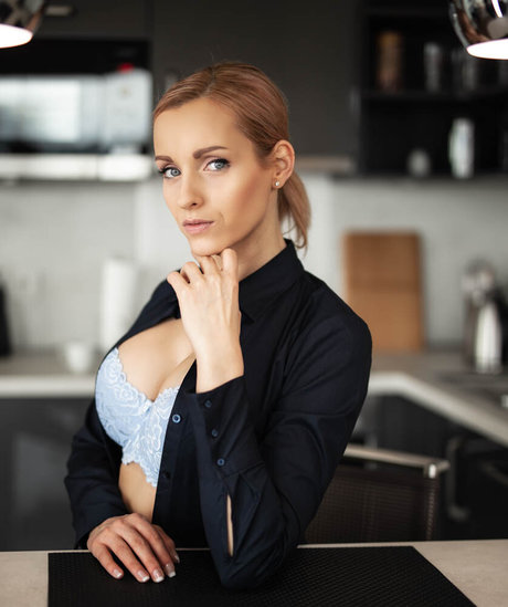 british milf onlyfans sexy nude photo