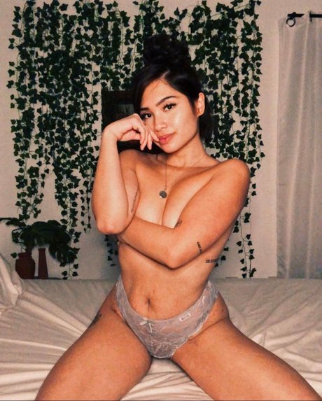 Ilah Dizon pornstar nudes img