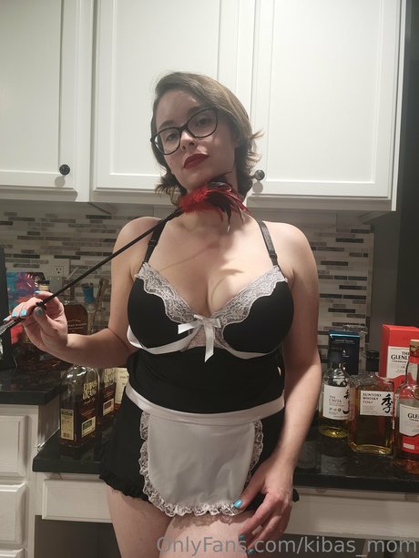 Kibas Mom sexy star pics