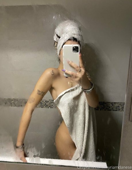 busty onlyfans sexy nudes pics