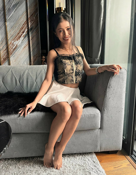 Tiny Alina pretty model image