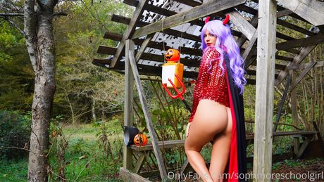 Sophmore schoolgirl star art picture