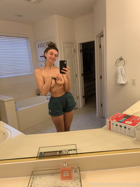 sunnyrayxo nudes model pics