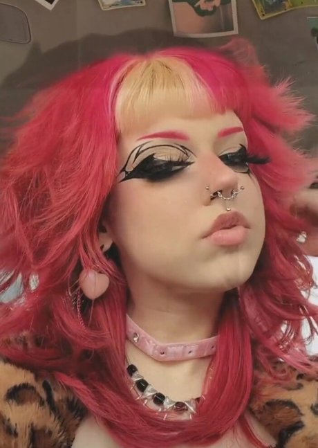 Caroline Carr_ model naked photos