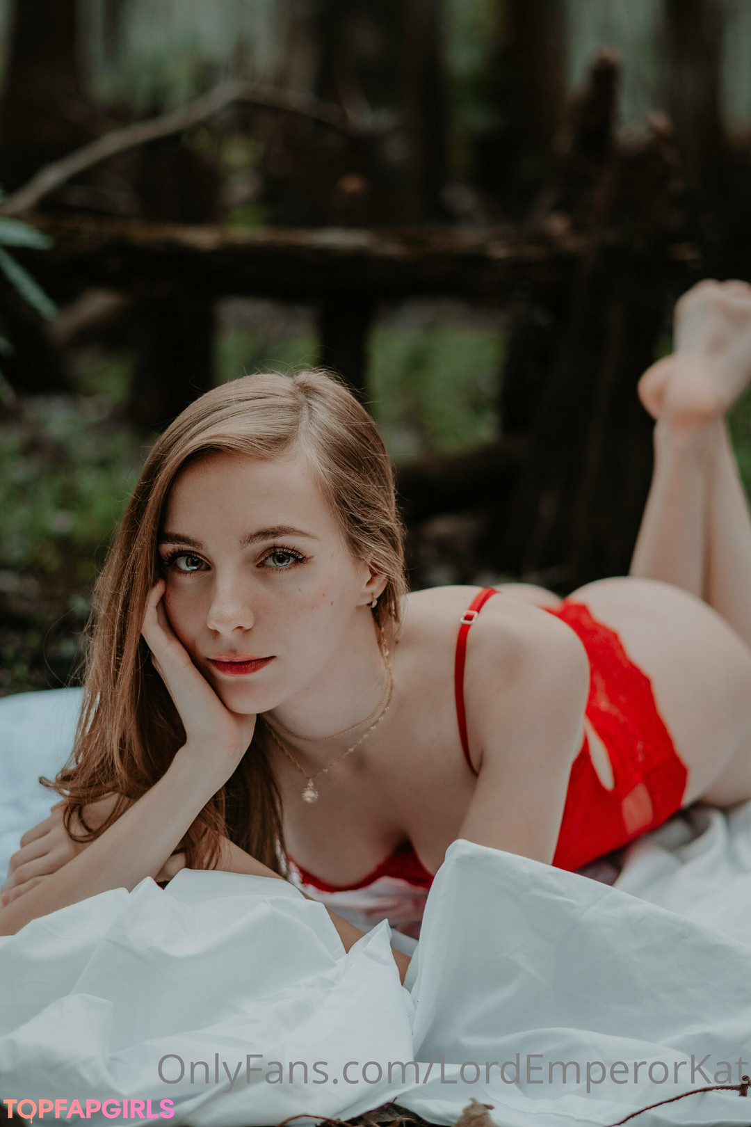 Kat ONLINE NOW model erotic images