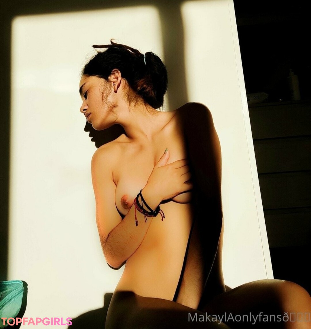 MakyMakys nude model photo