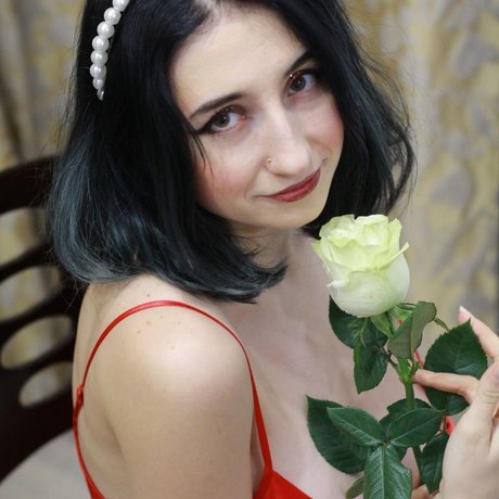 Ashley Ross star free picture