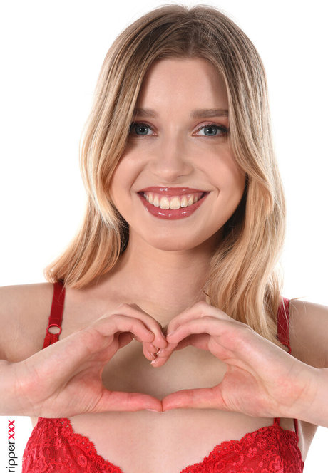 Freya Mayer porn model pic