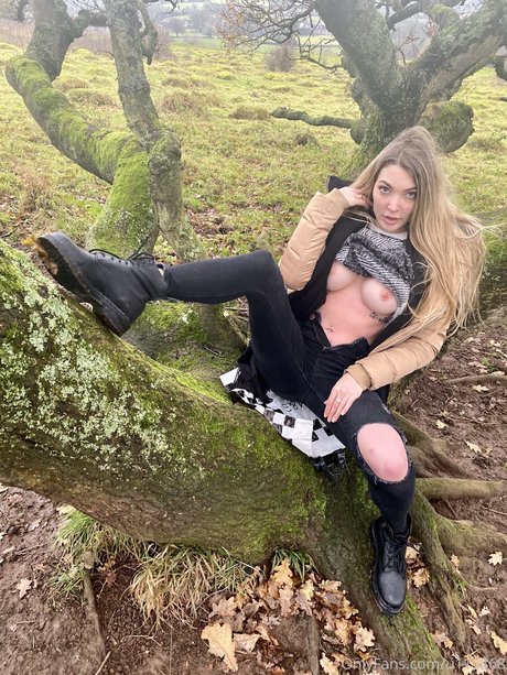 Tamara Grace porn model archive