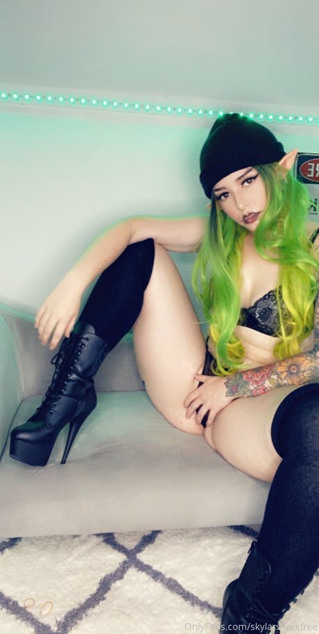 Skylarshark pornstar naked photo