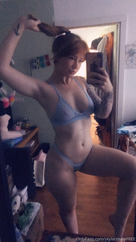 Skylarshark star photo