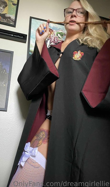 Dream Girl Ellie star naked galleries