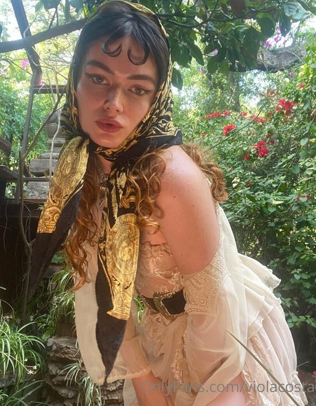 floraauclair adult model img