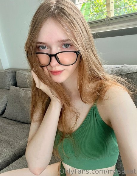 mysaaat model naked img