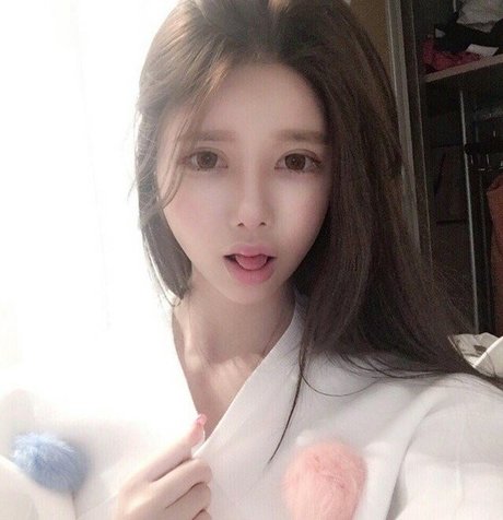 Baek Si Young high quality pornstar gallery