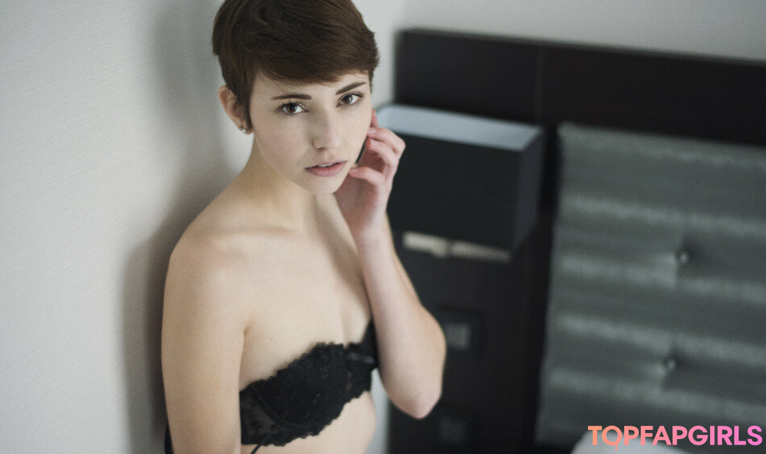 Savannah Brown adult model gallery