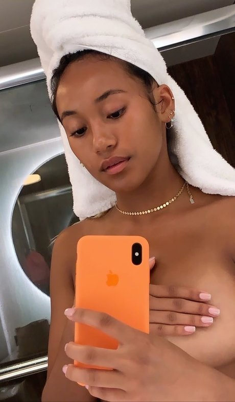 Sydney Park model naked img